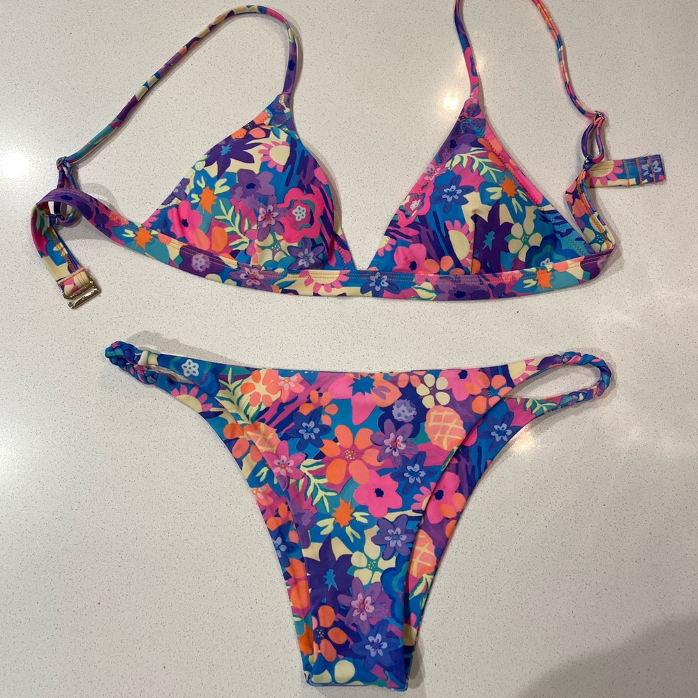 Kulani Kinis Bikini Rainbow Jungle